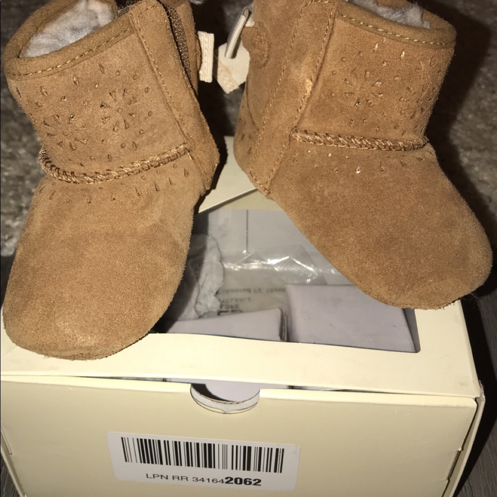 NIB baby uggs size 2/3